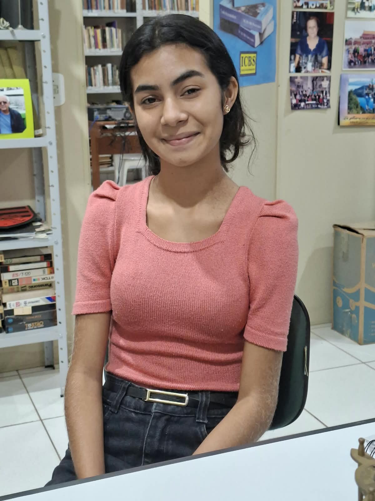Adriana Vitória Ferreira - Estudante